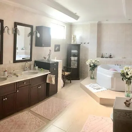 3 Minutes To Sea&Beach, Large Garden Lux Villa *